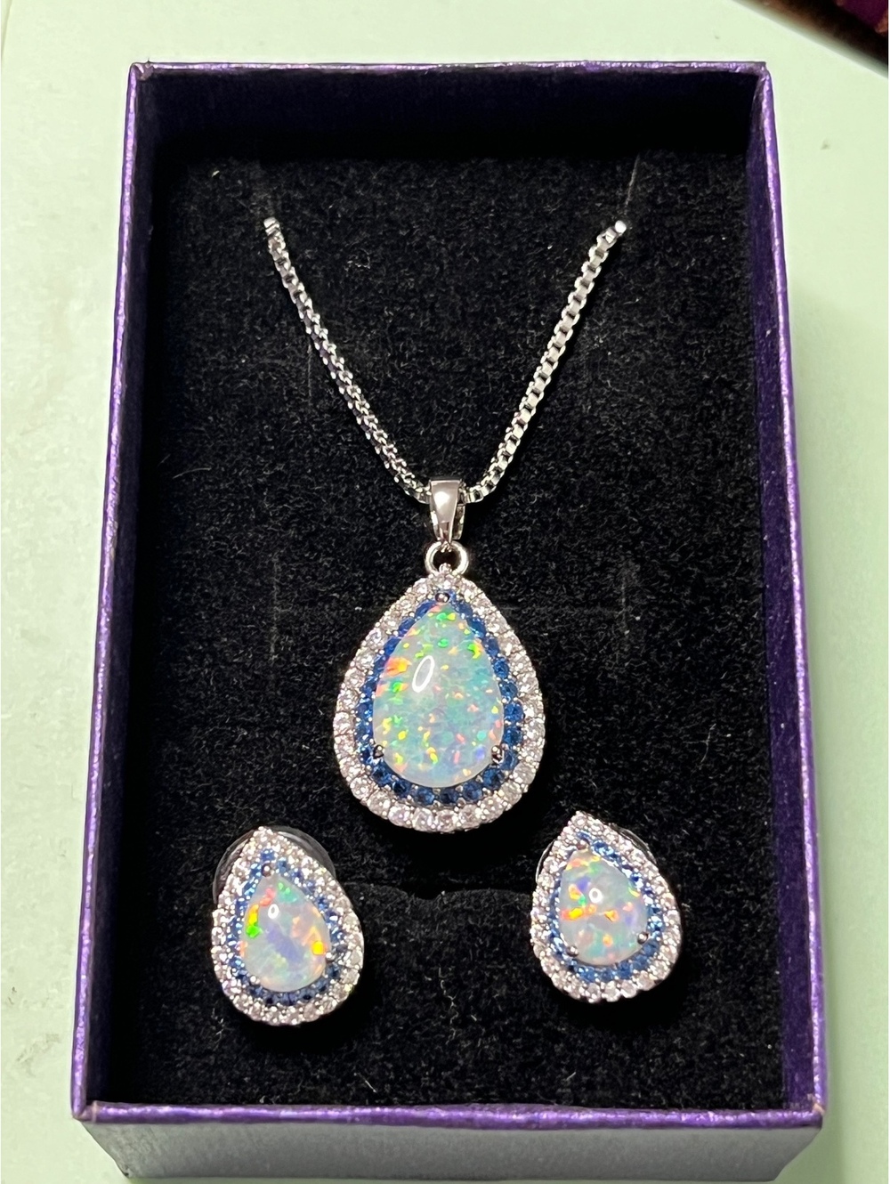 Dazzling Synthetic Opal Teardrop Necklace and Earrings Set